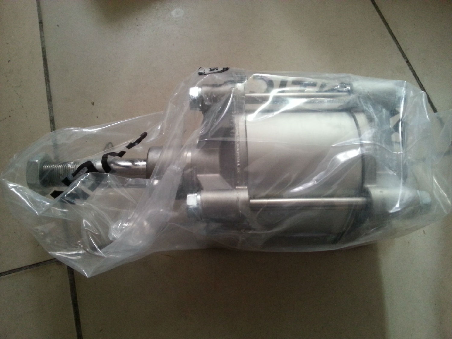 珠?？蛻粲嗁彽膔exroth氣缸今日到貨！