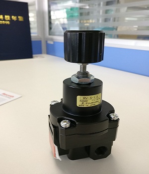 自力可調(diào)式減壓閥構(gòu)造參數(shù)，來(lái)控制閥門的開度