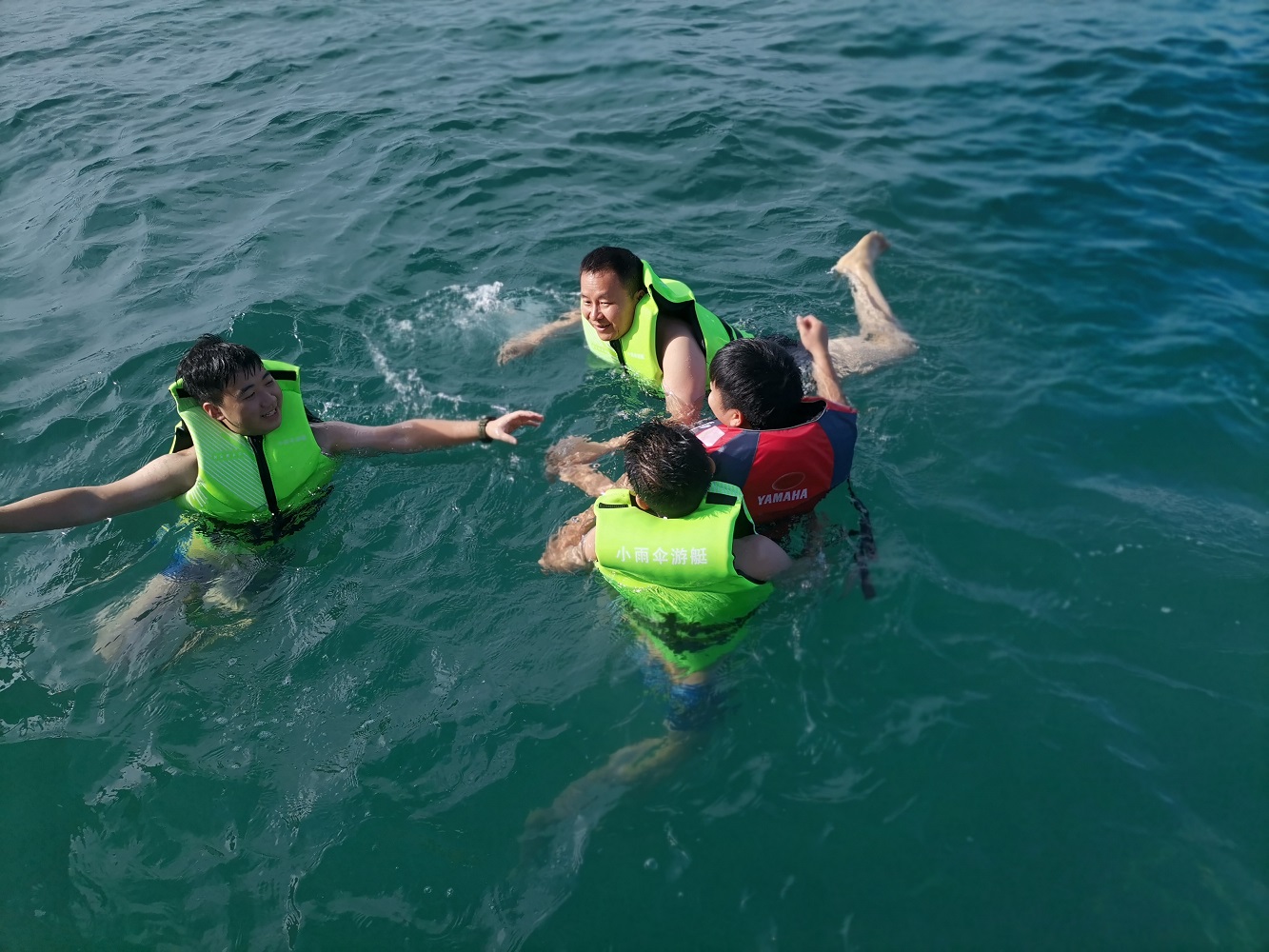 海南三亞【亞龍灣帆船出海，遠海潛水】